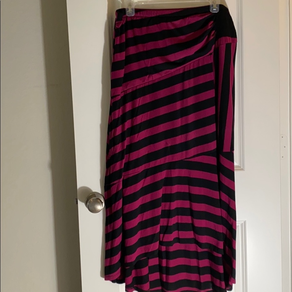 EUC flattering and flirty skirt by dress barn